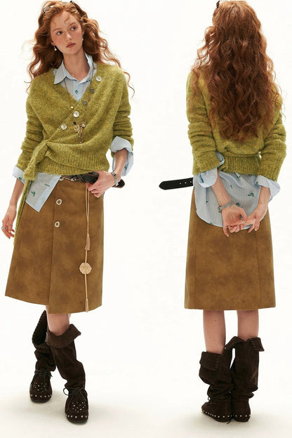 Pull en maille à boutons et liens croisés