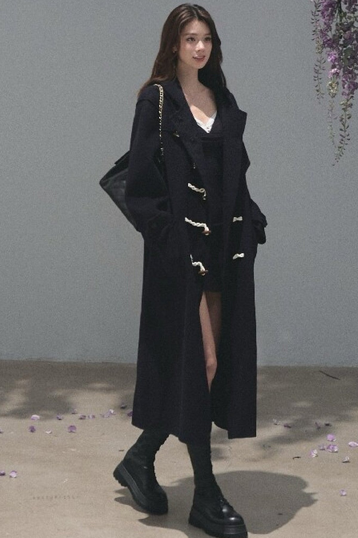 Manteau en laine à capuche avec brandebourgs