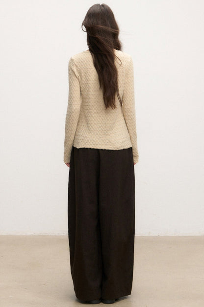 Conjunto de pantalones de pierna ancha y chaqueta marrón oscuro