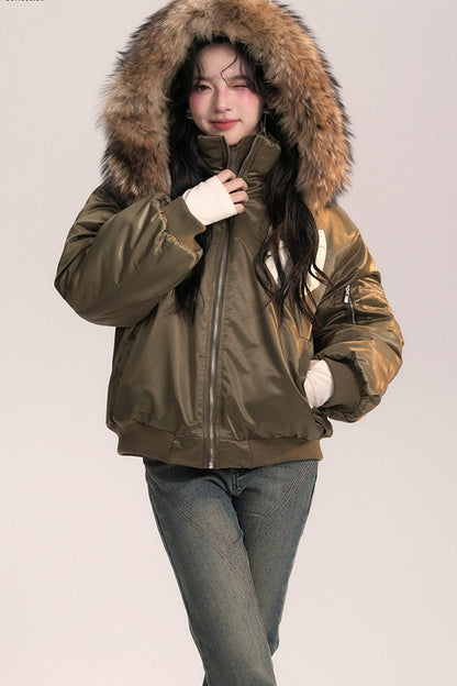 Chaqueta bomber con capucha de pelo y lazo