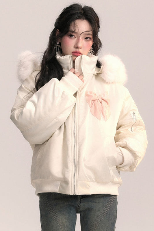 Chaqueta bomber con capucha de pelo y lazo