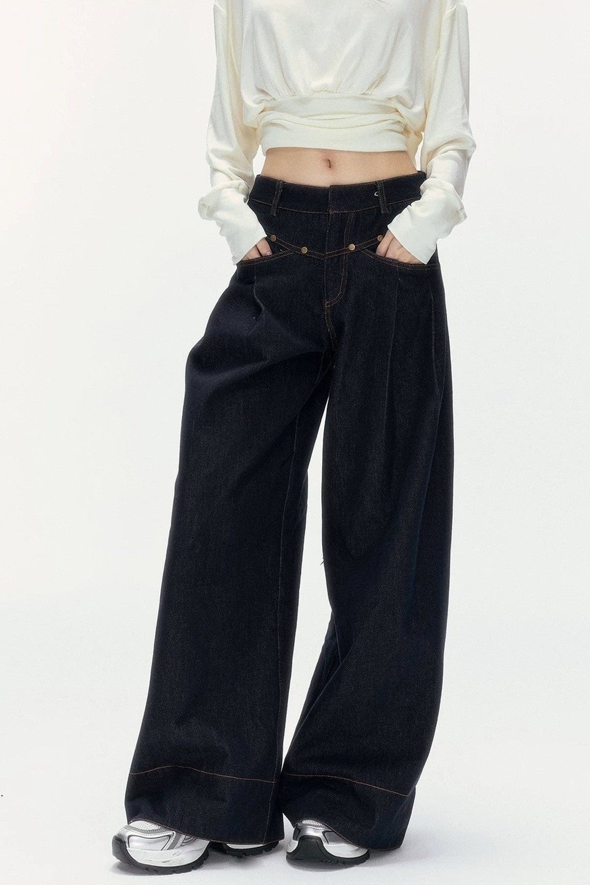 Low-Waist Wide-Leg Jeans