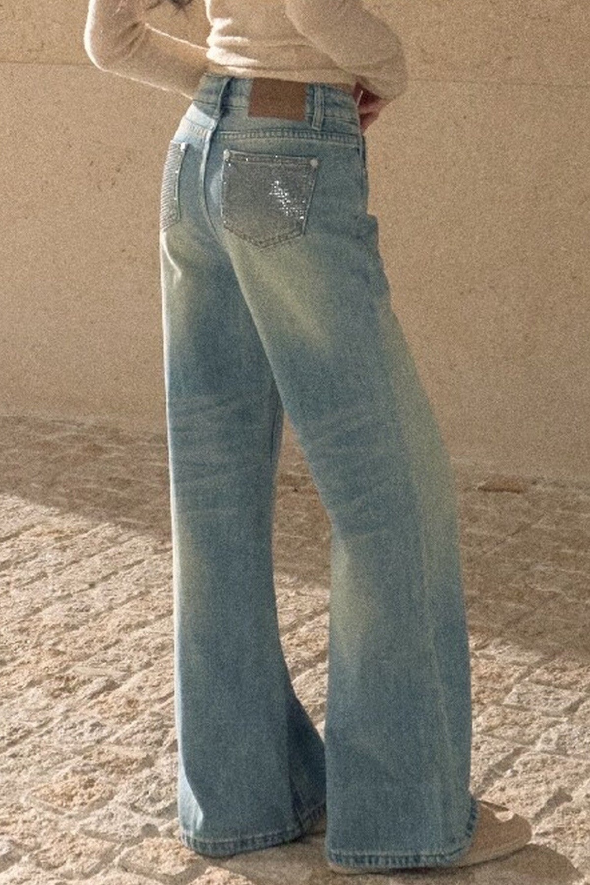 Jeans in denim lavato effetto vintage a gamba dritta