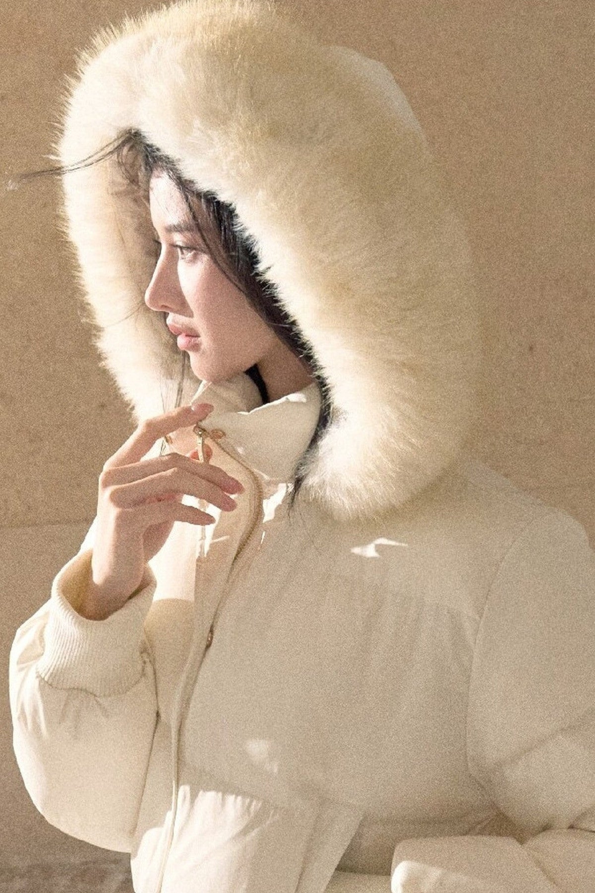 Daunenjacke mit abnehmbarem Fuchspelzkragen und Hut