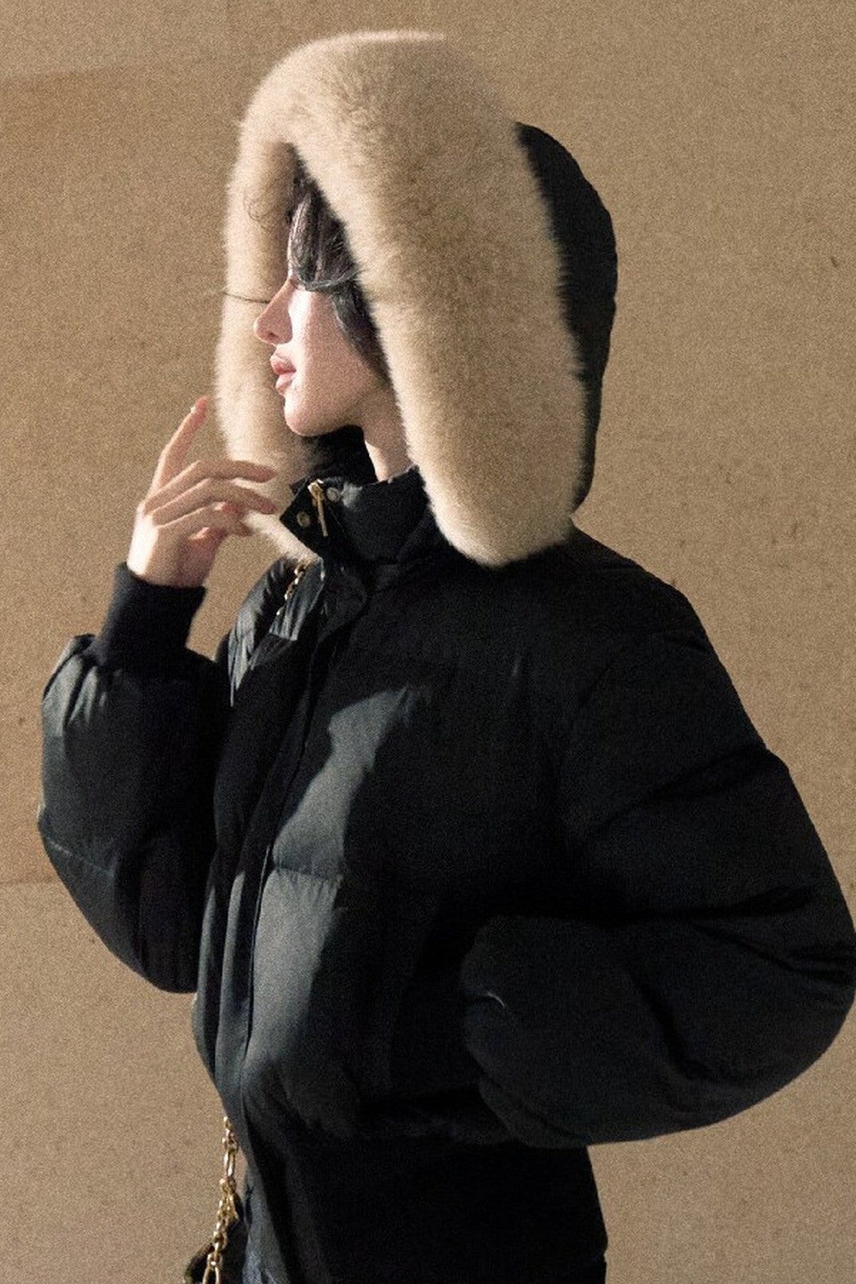 Daunenjacke mit abnehmbarem Fuchspelzkragen und Hut