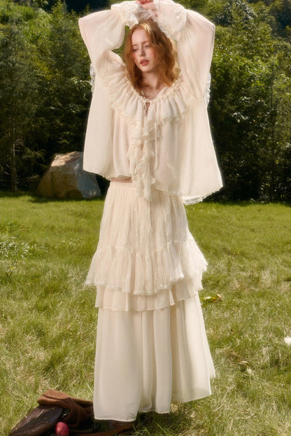 Ensemble avec haut en dentelle à col V et jupe à volants