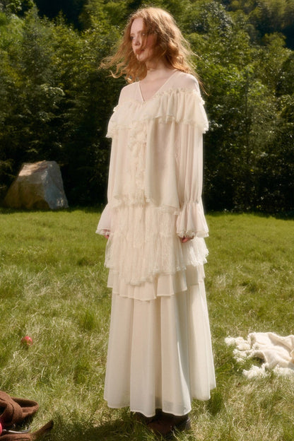 Ensemble avec haut en dentelle à col V et jupe à volants