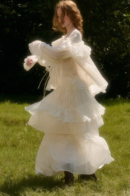 Ensemble avec haut en dentelle à col V et jupe à volants