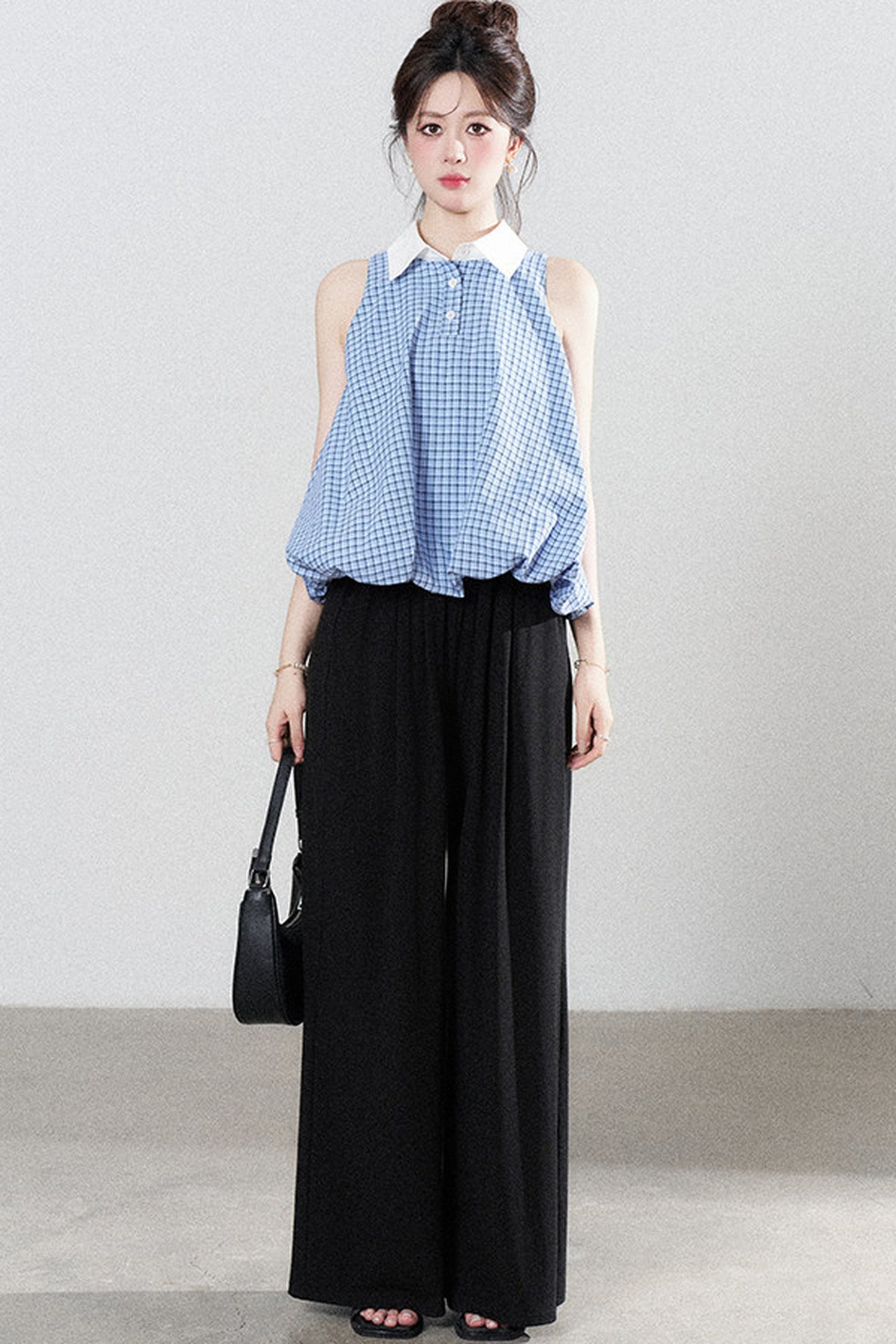 Blaue karierte Halter-Bluse