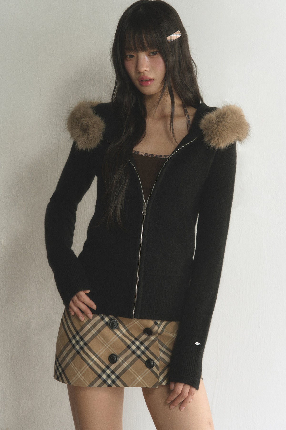 Große Strickjacke mit Pelzkapuze