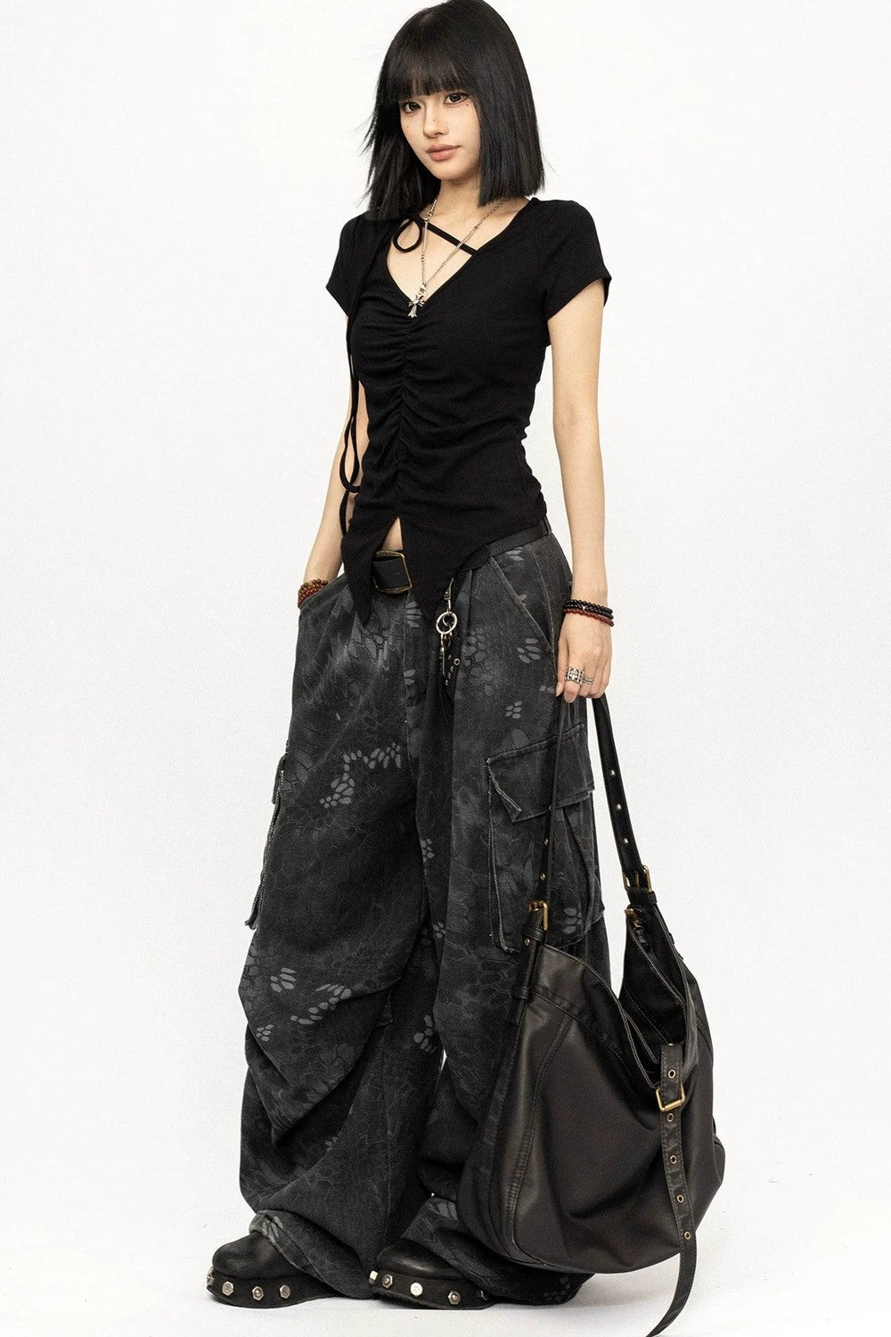 Top nero plissettato con scollo a V