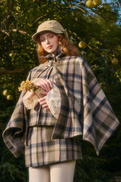 Ensemble avec cape à carreaux amovible, gilet et jupe trapèze