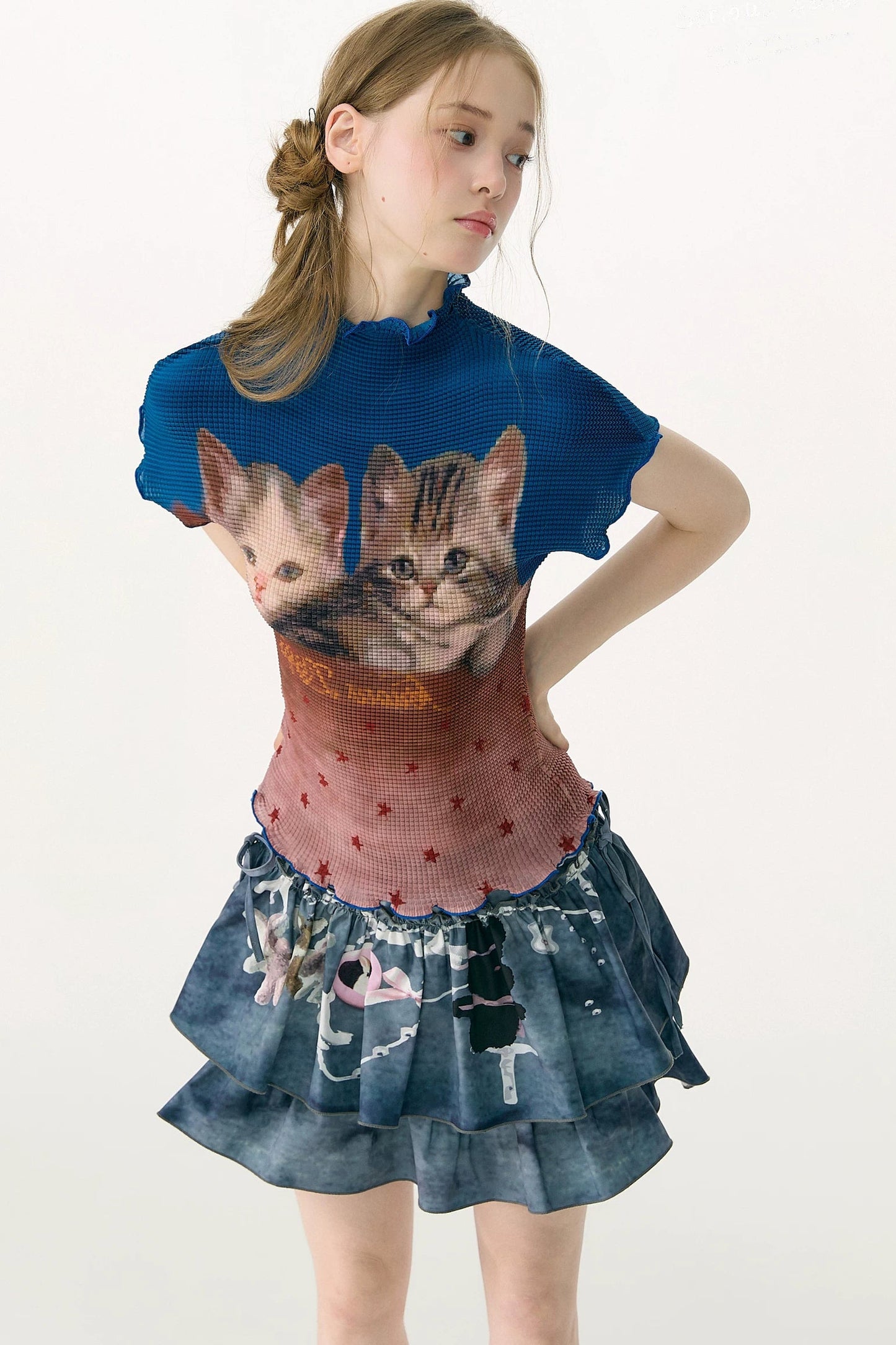 Blusa a blocchi di colore con stampa di gatti