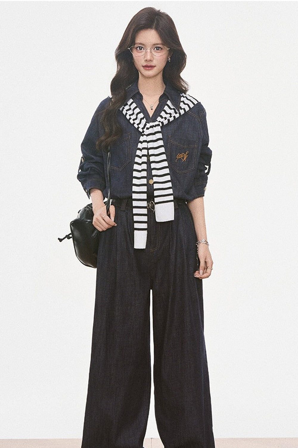 Set aus Jeansoptik-Hemd, weiter Hose und Jacke