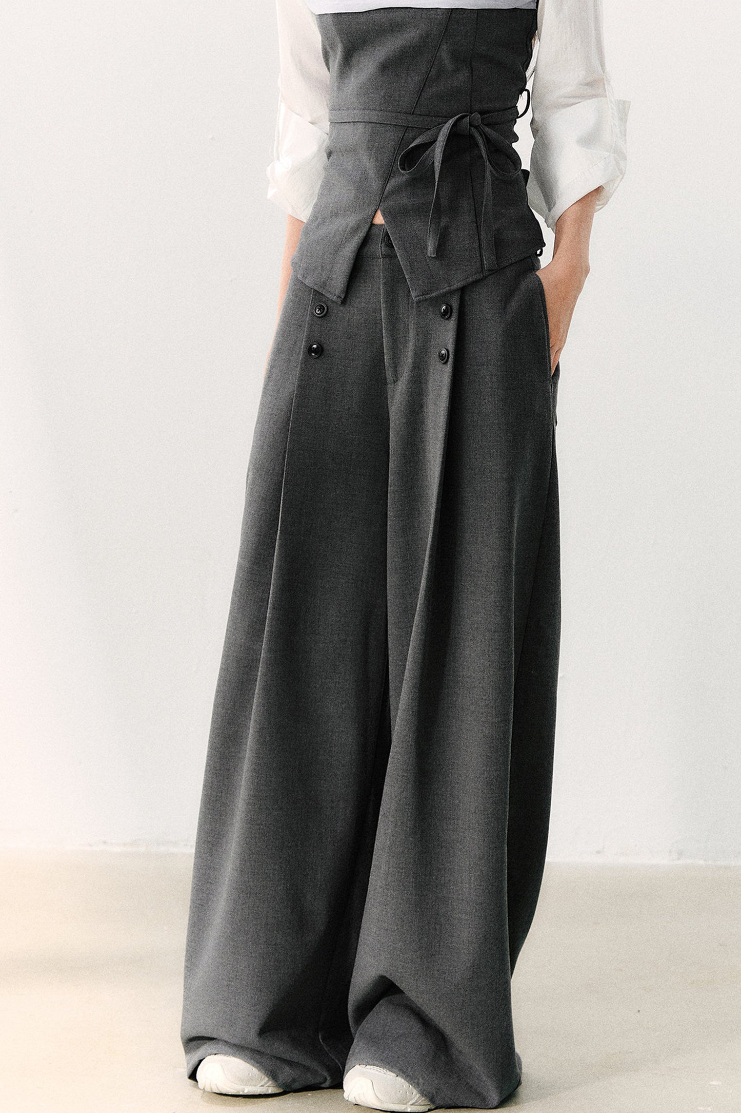 Stilvolle drapierte Hose mit weitem Bein