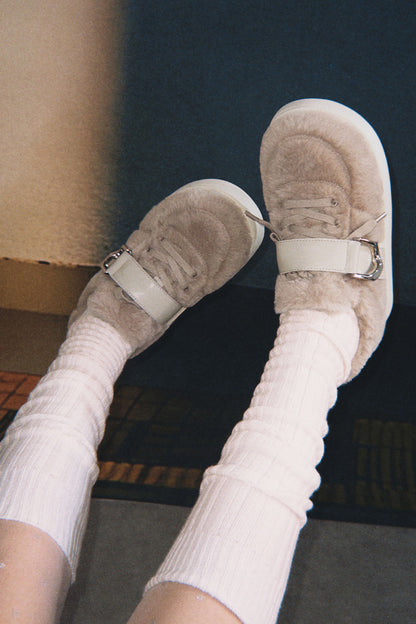 Sneakers morbide e pelose con suola spessa