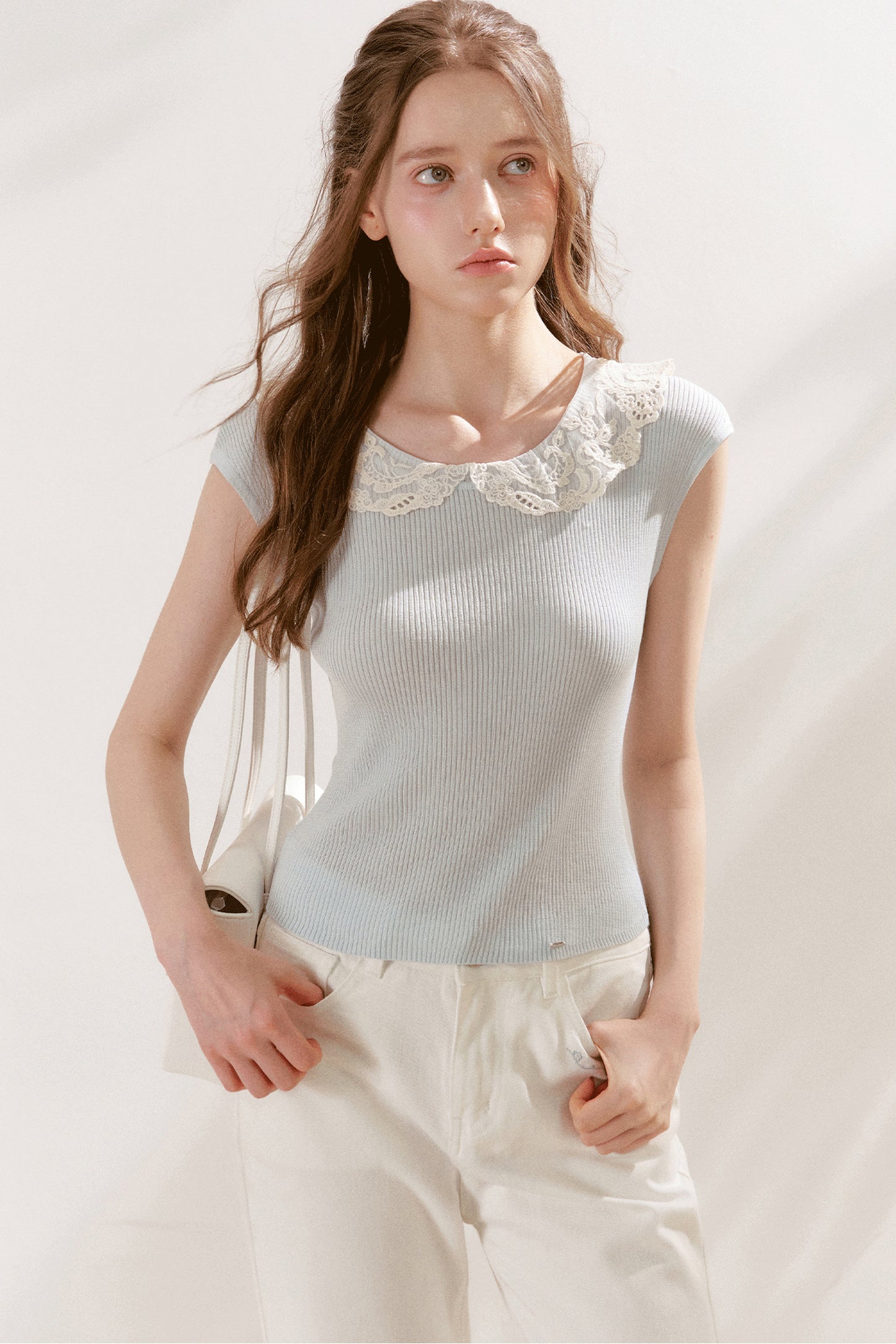 Maglia a maniche corte in 100% lyocell con colletto in pizzo