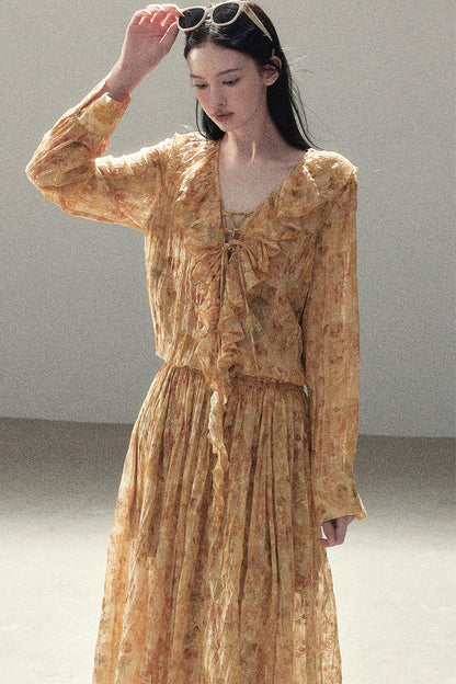 Langes Rüschenkleid mit Blumenmuster in Bernstein-Dämmerung