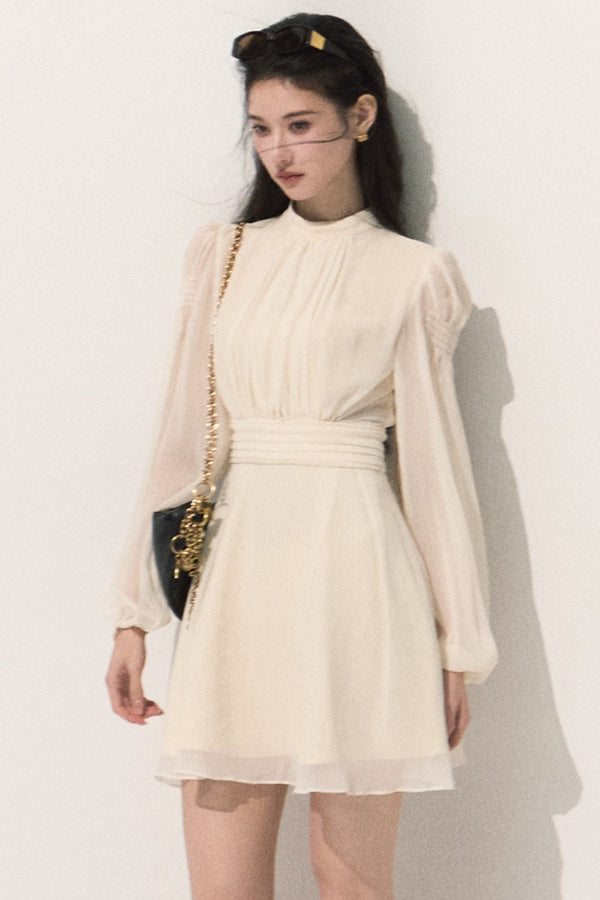 Vestido de manga larga con cintura ceñida