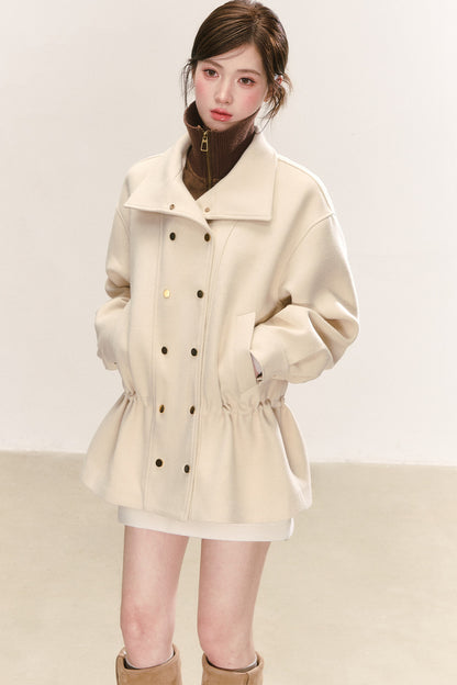 Cappotto beige in misto lana doppiopetto con coulisse in vita