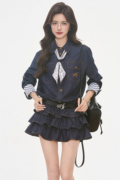 Set-up aus gestuftem Kleid im Denim-Look mit Paisley-Schal-Shirt