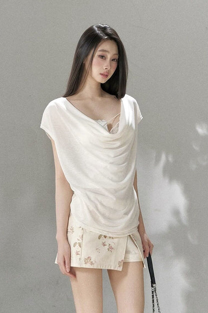 Set con top in ramia a maniche corte con scollo a V profondo e canotta