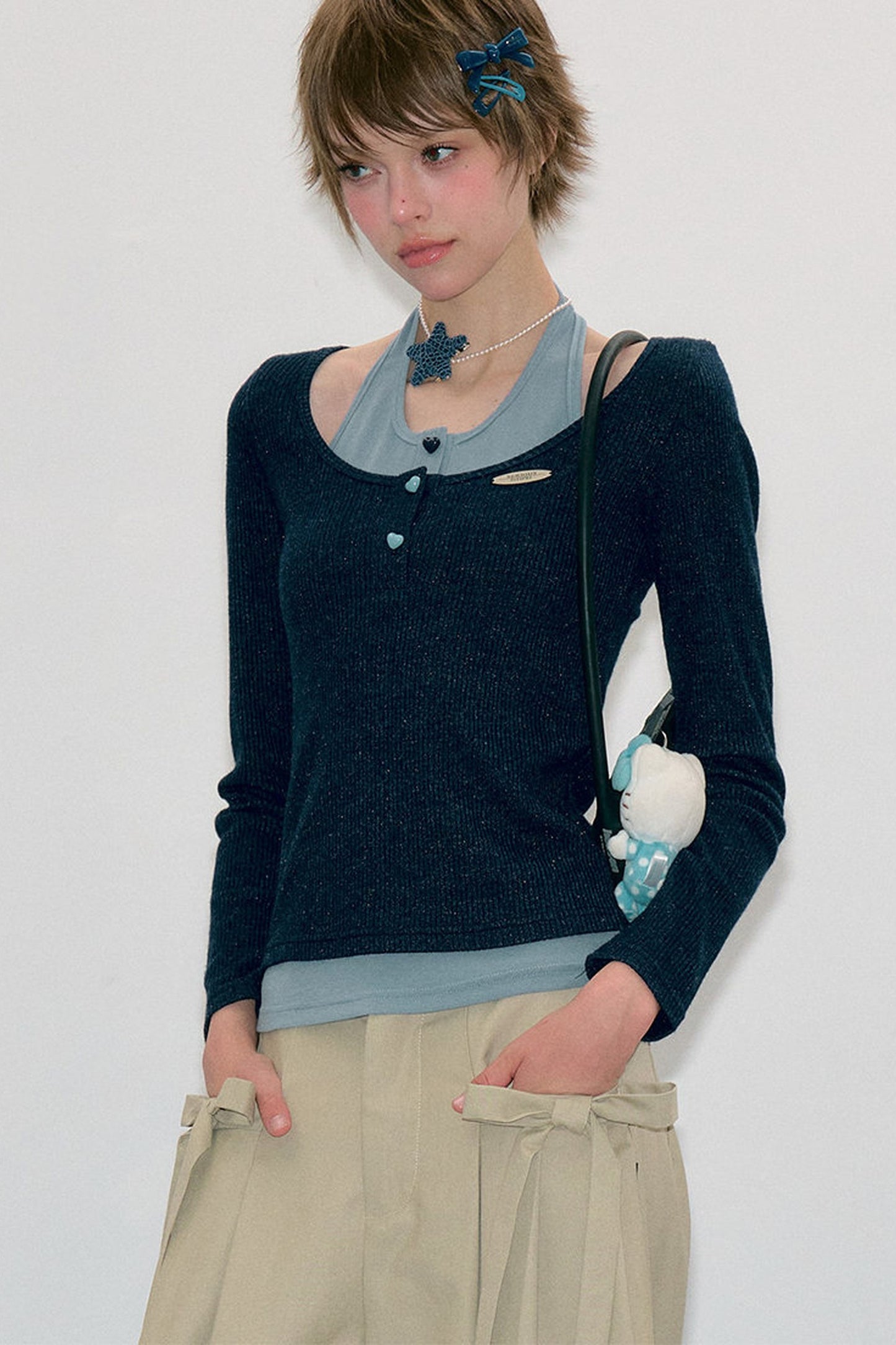 Top in maglia blu a maniche lunghe effetto stratificato