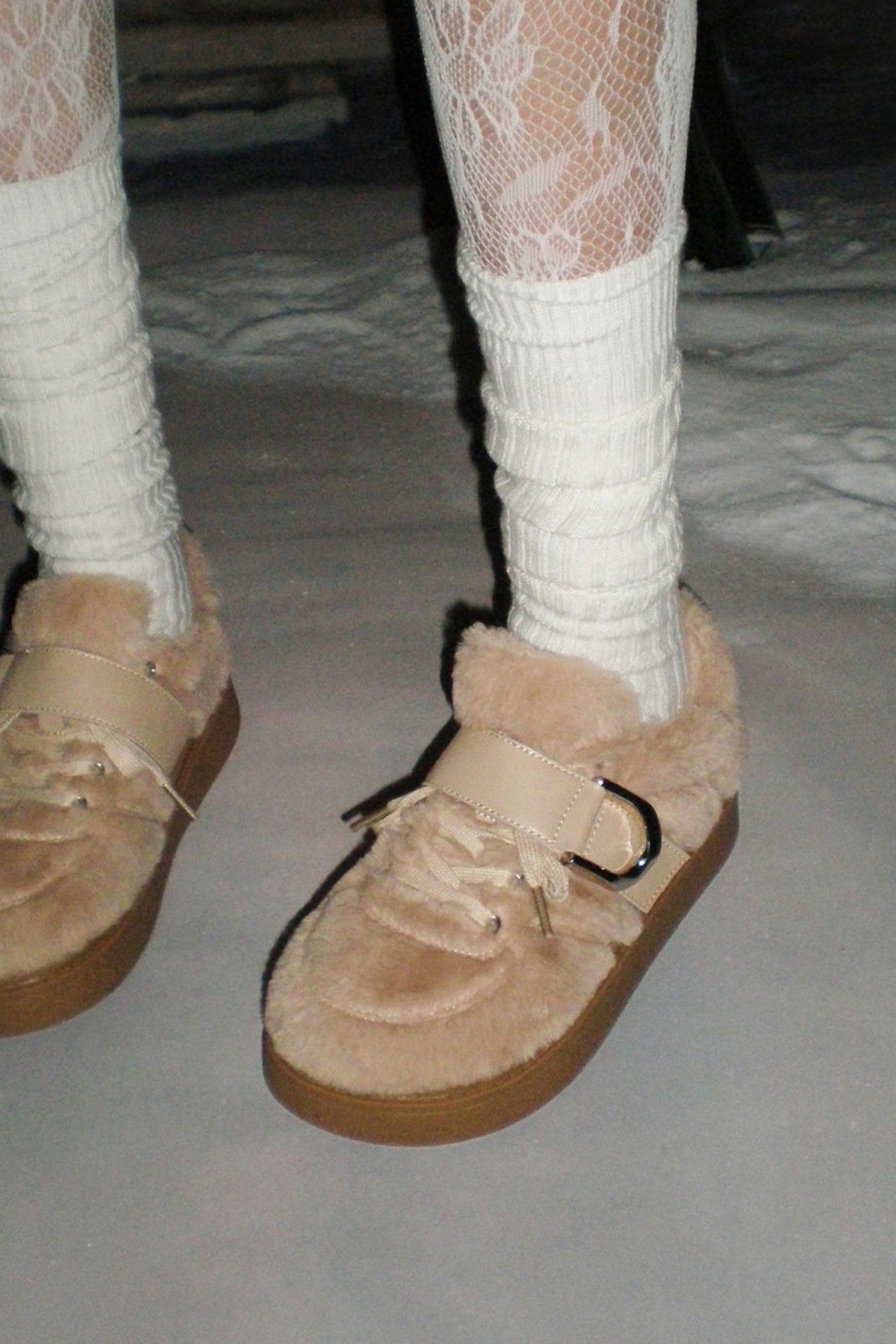 Sneakers morbide e pelose con suola spessa