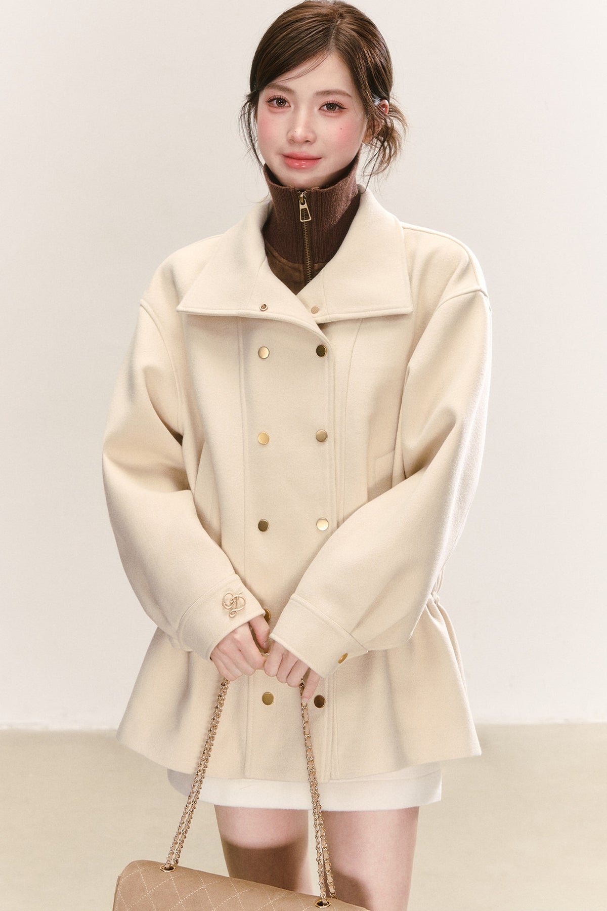 Cappotto beige in misto lana doppiopetto con coulisse in vita