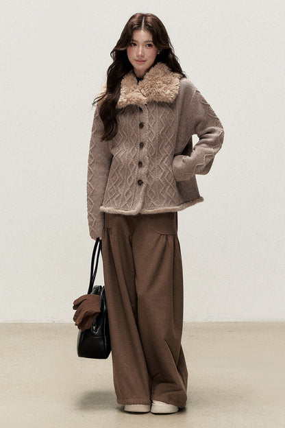 Strickpullover mit Kunstfellkragen in Ahornsirupfarbe