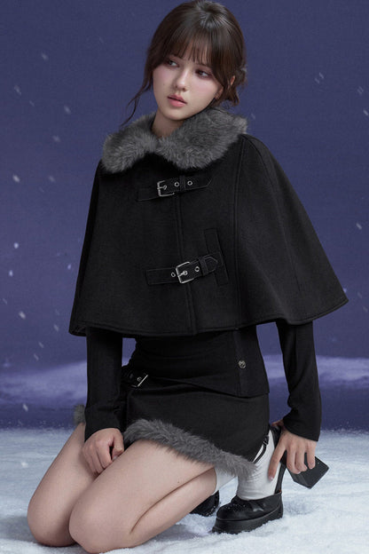 Ensemble noir rétro avec cape et jupe courte