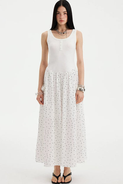 Vestido maxi evasé sin mangas de lunares