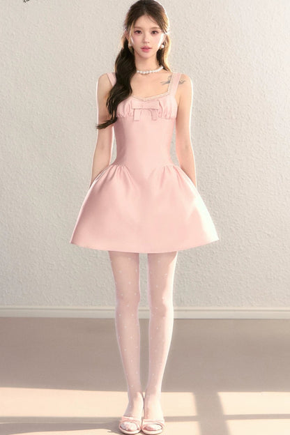 Rosa französisches Kleid mit Schleife und U-Ausschnitt
