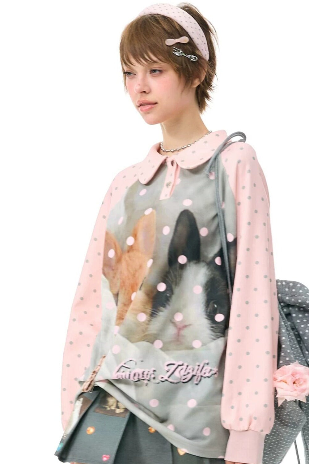 Camiseta rosa con estampado de conejo y lunares