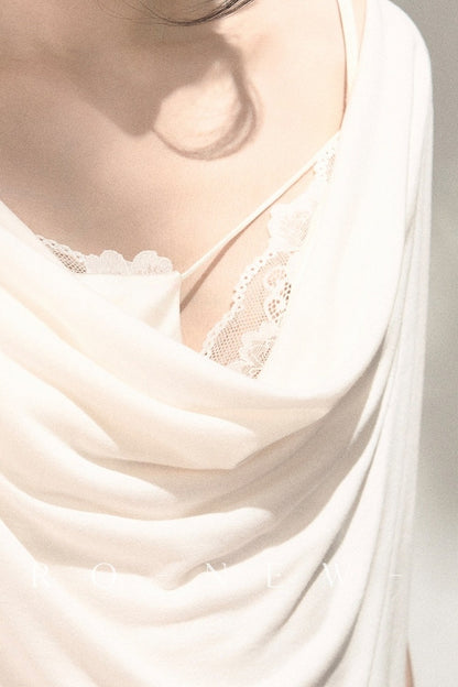Set con top in ramia a maniche corte con scollo a V profondo e canotta