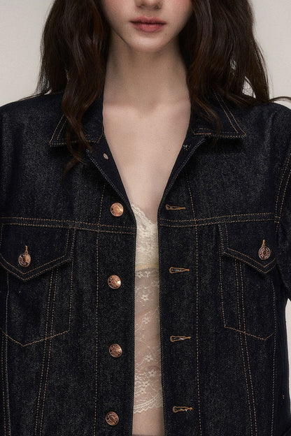 Klassische kurze Jeansjacke