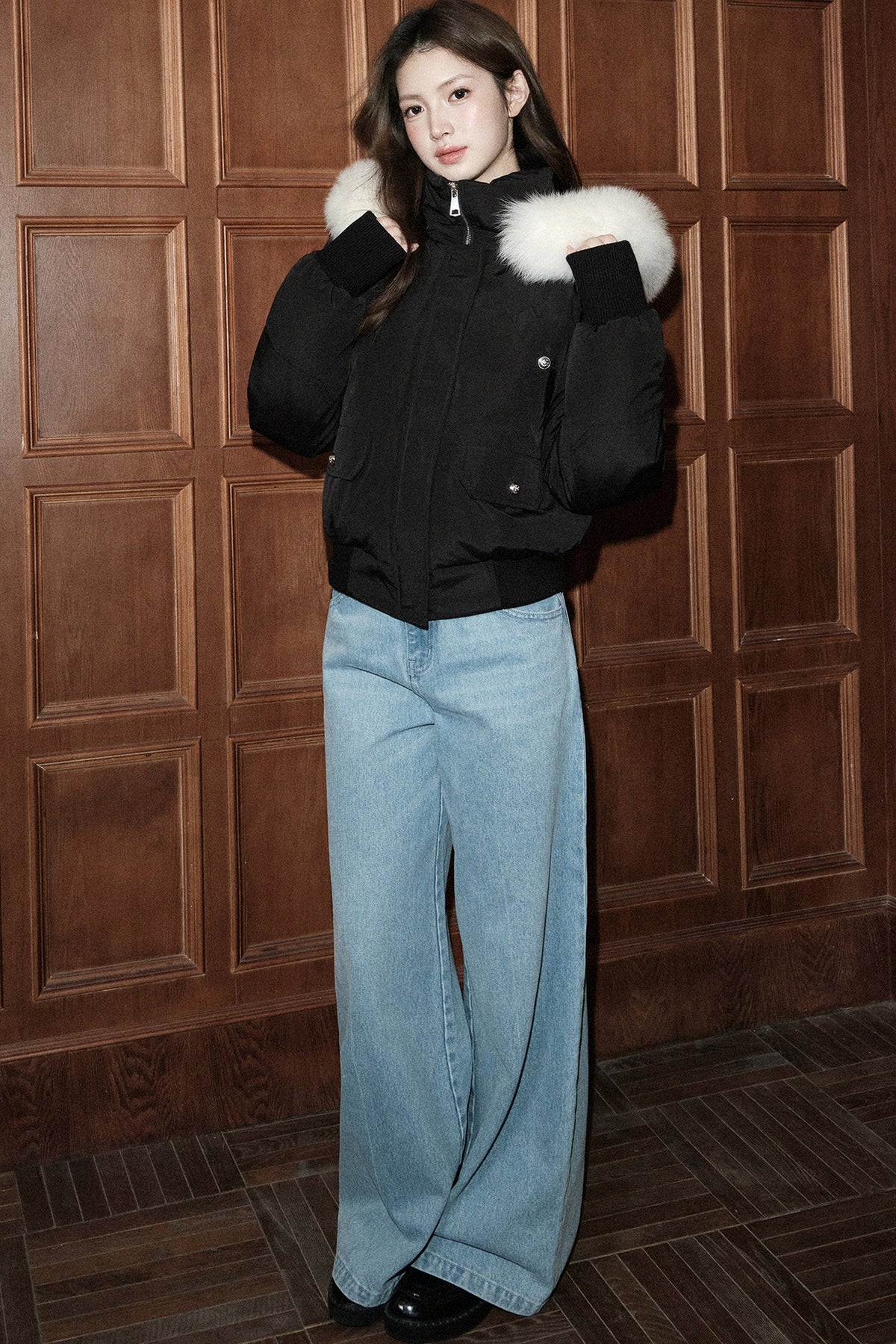 Mid-Waist Crisp Line Wide-Leg Jeans