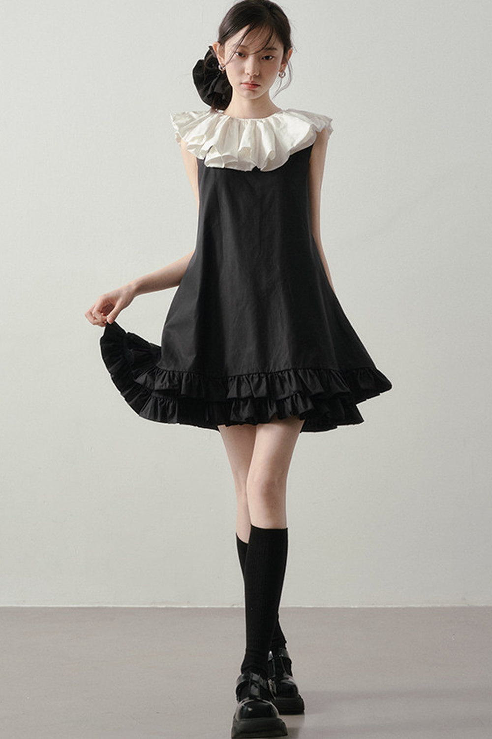 Black White Contrast Ruffle Collar Sleeveless Dress