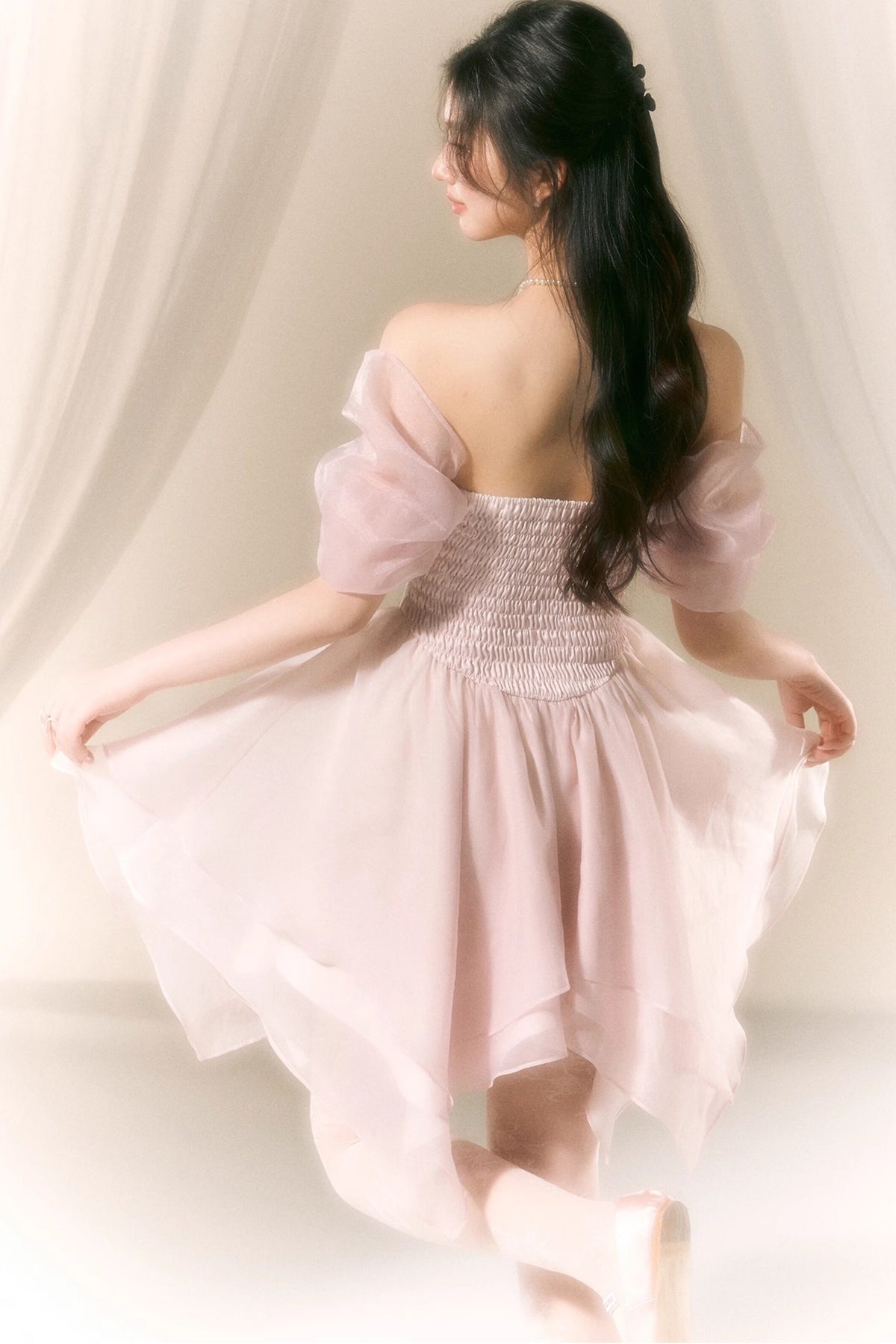 Macaronfarbenes Puffärmelkleid