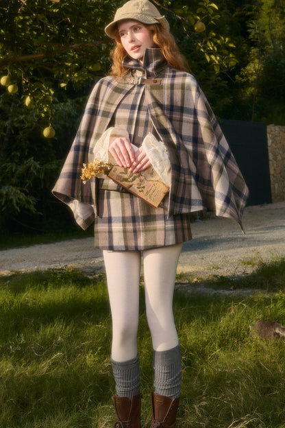 Ensemble avec cape à carreaux amovible, gilet et jupe trapèze