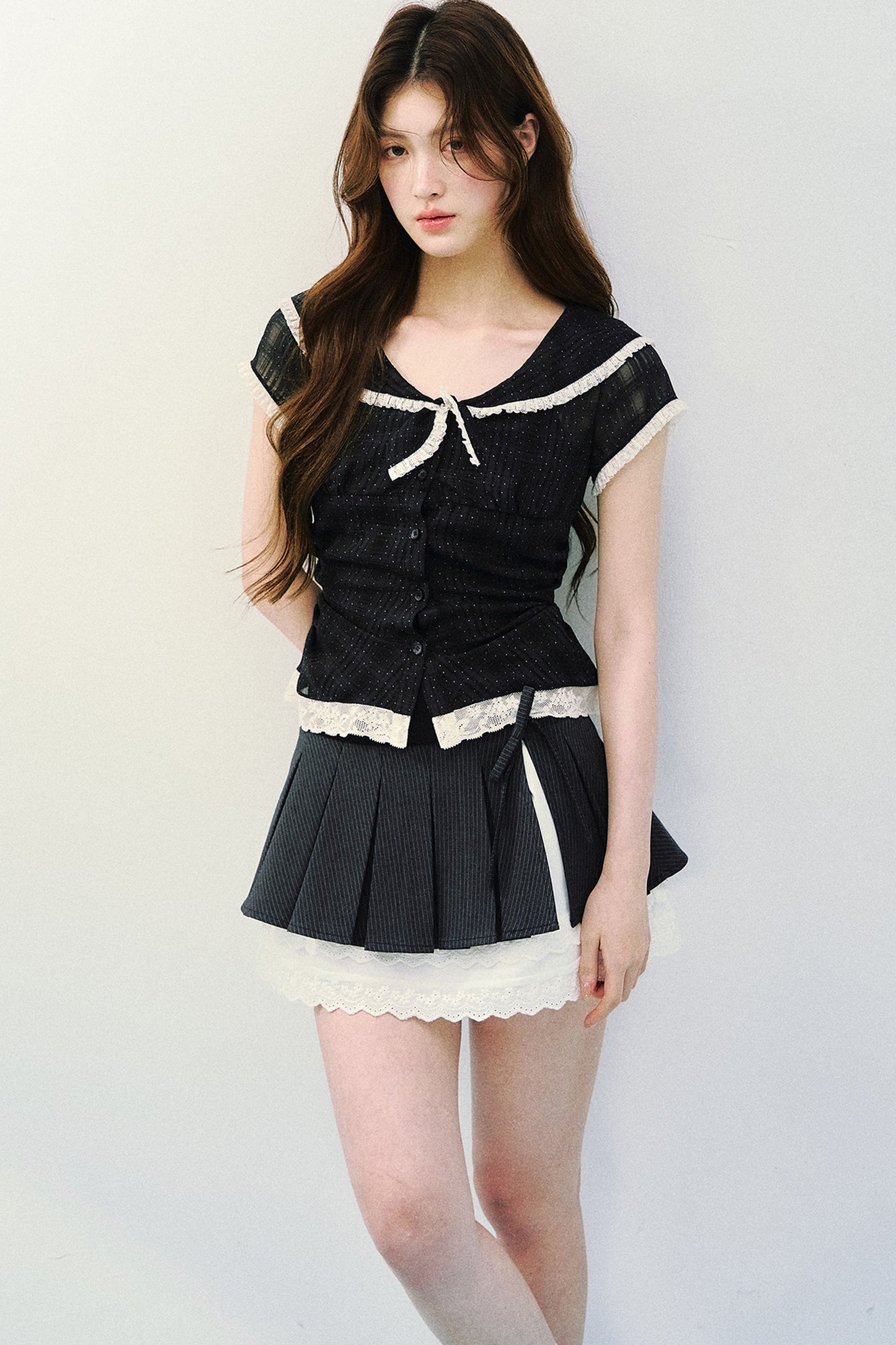 Blusa retrò blu navy a pois