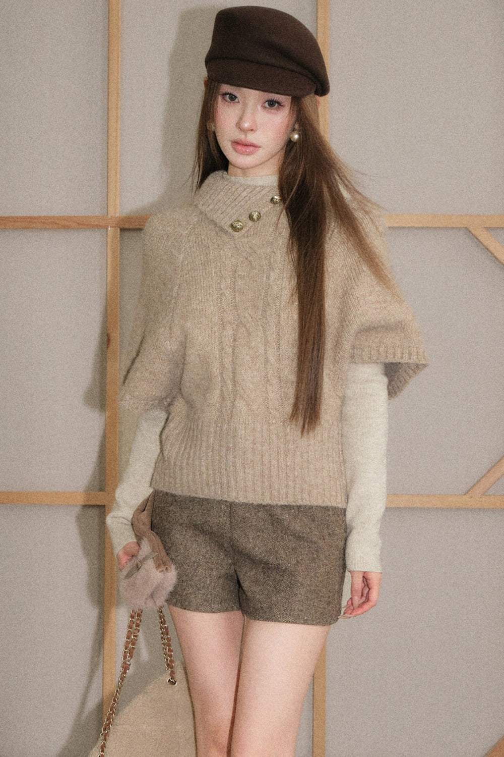 Completo retrò a maglia a trecce con maglione e pantaloncini