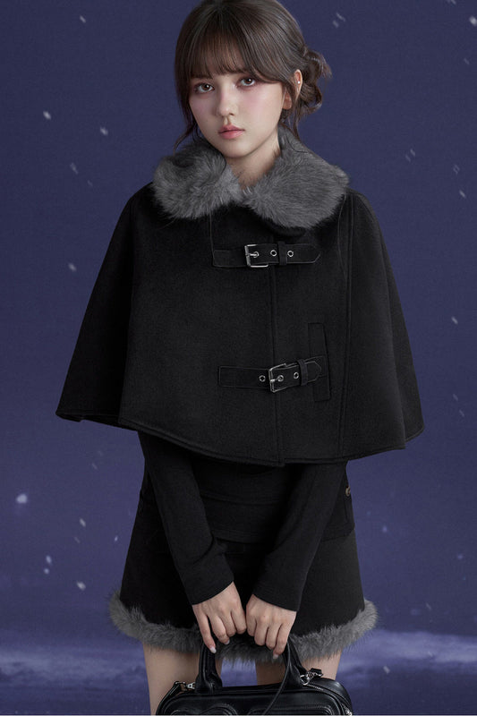 Ensemble noir rétro avec cape et jupe courte