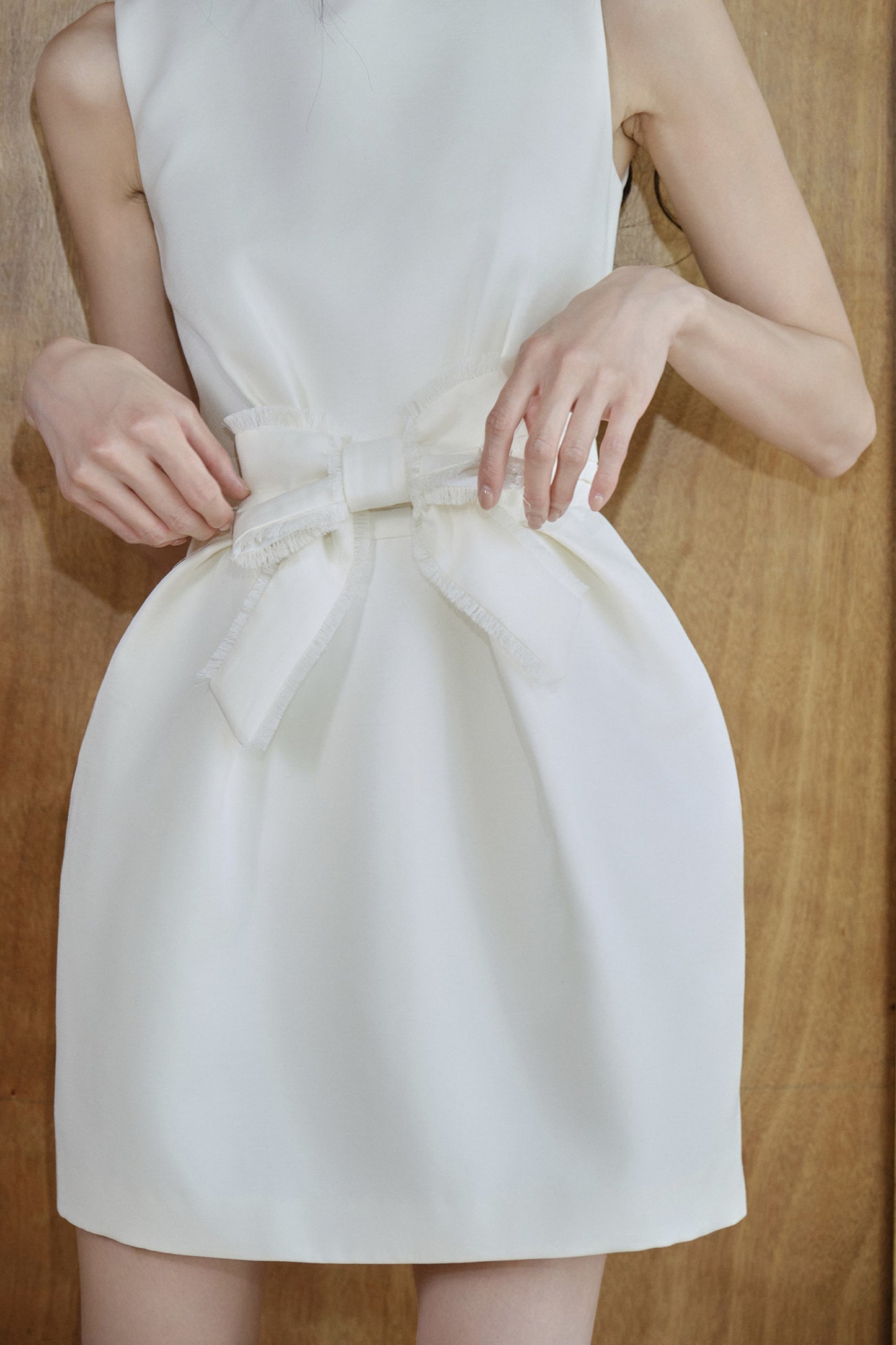 Vestido de línea A sin mangas con lazo francés