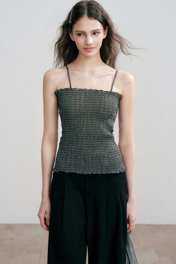 Conjunto de cárdigan y top de tirantes de verano