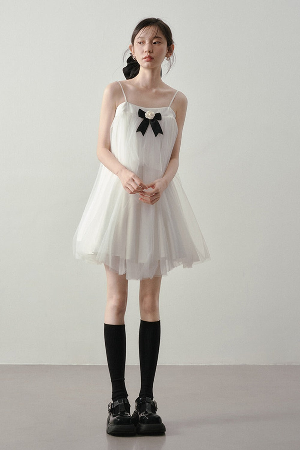Robe à bretelles en résille française