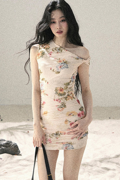 Sommerkleid aus Netzstoff mit Blumenmuster und Fischschwanz-Saum