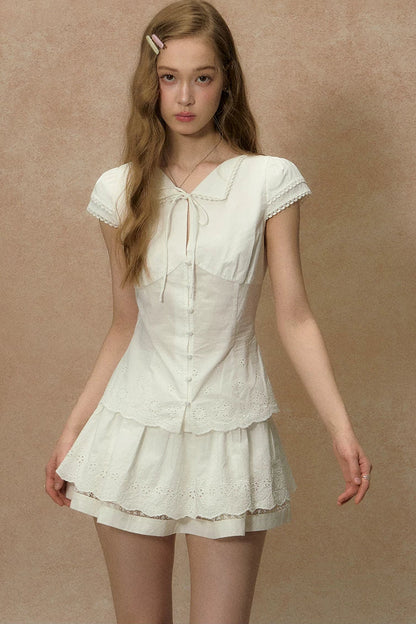 Weiße Bluse mit Spitzenbesatz
