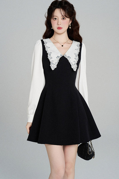 Schwarzes A-Linien-Kleid mit Bubikragen und tailliertem Schnitt