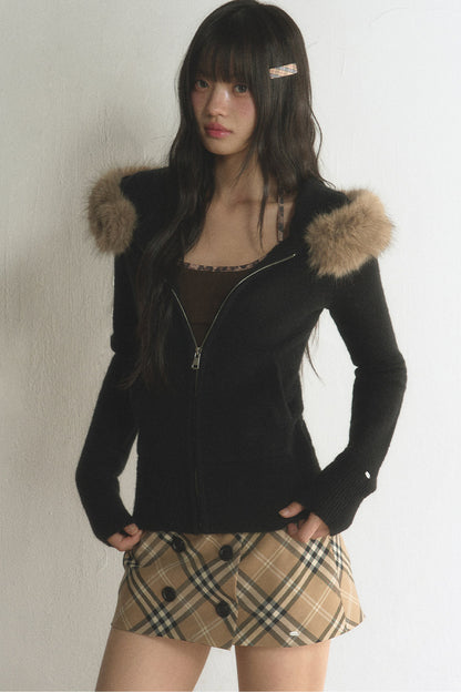 Große Strickjacke mit Pelzkapuze
